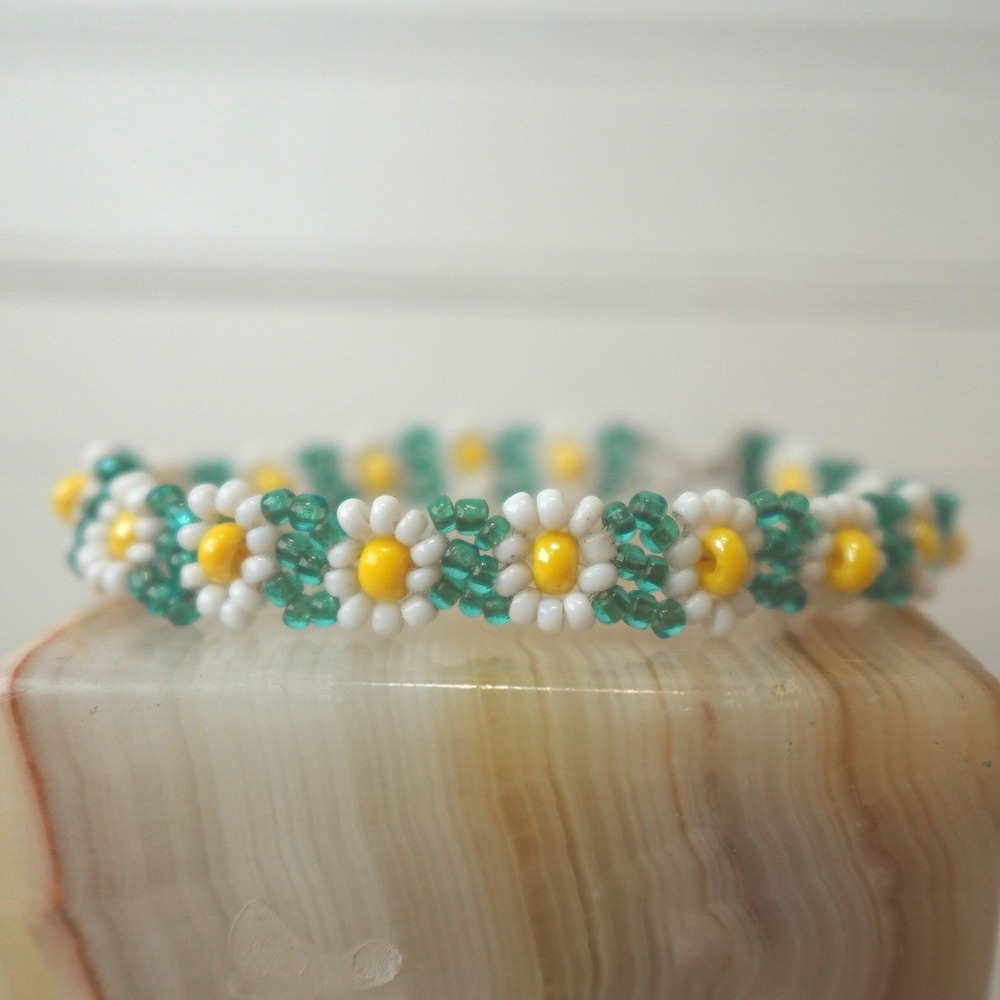 Vintage Beaded Flower Bracelet White Daisies Cute Grunge Y2K Boho Jewelry